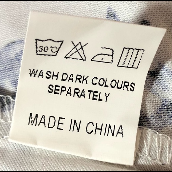 Kuvant - 1950’s Retro Style Scoop Neck Cocktail Dress in White & Blue Floral - Picture 8 of 16